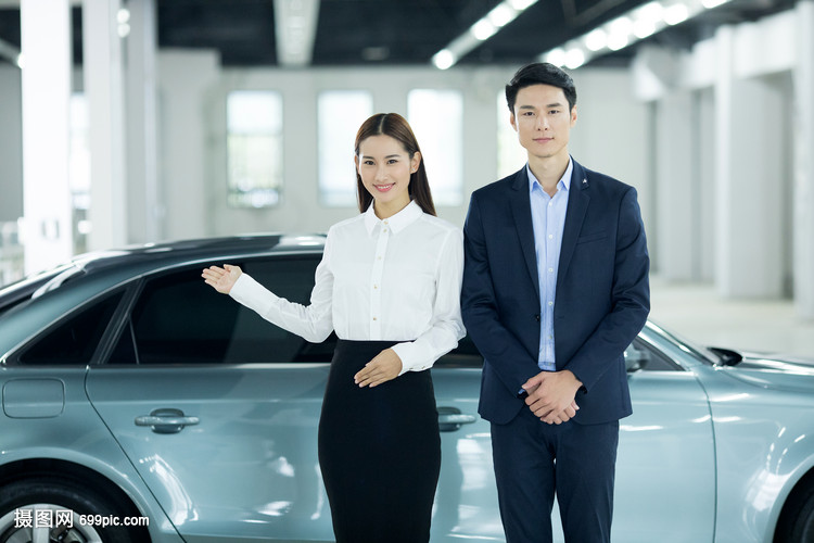 汽車(chē)銷(xiāo)售服務(wù)人員介紹汽車(chē)