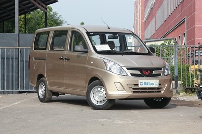榆林和欣汽車店五菱榮光V現(xiàn)車充足